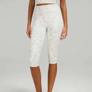 Women's White Leopard Print Capri Leggings